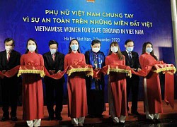 Triển lãm &#039;Phụ nữ Việt Nam chung tay vì sự an toàn trên những miền đất Việt&#039;