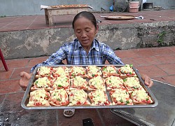 Bà Tân Vlog thành công mĩ mãn với món pizza làm từ bánh mì nhờ cách nướng mang &#8220;phong cách&#8221; riêng