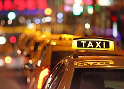 CLIP: CSGT vừa tuýt còi, taxi quay ngoắt đầu xe, bỏ chạy một mạch