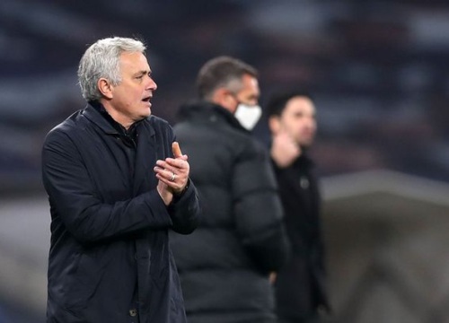 HLV Mourinho châm chọc việc Man Utd bị loại ở Champions League