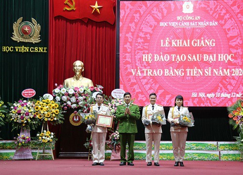 Học viện CSND khai giảng hệ đào tạo sau đại học và trao bằng tiến sĩ