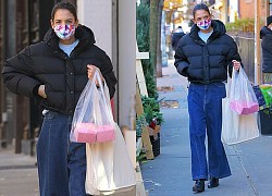 Katie Holmes mặc đồ ấm áp đi mua bánh trong tiết trời giá lạnh