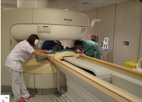 Kinh ngạc với hình ảnh MRI cho thấy đầu của em bé đã "biến dạng" như thế nào khi mẹ sinh thường