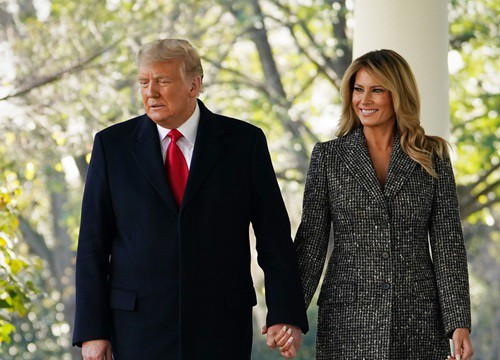 Những outfit mùa lễ 'đắt xắt ra miếng' của Melania Trump