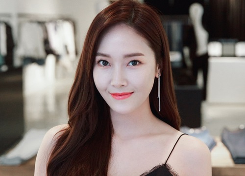 Quy trình tạo nên mái tóc bồng bềnh như Jessica