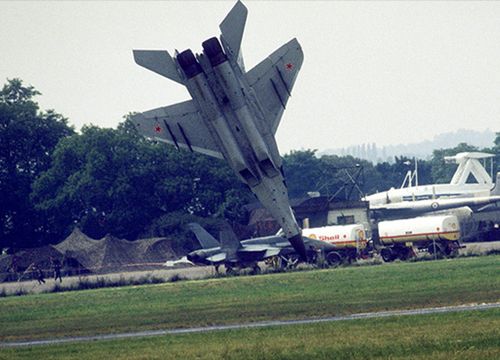 Tiêm kích MiG-29 "sấp mặt" - Màn khai mạc tệ hại ở Pháp