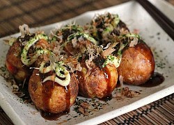 Ăn bánh Takoyaki đó giờ nhưng chưa chắc bạn biết cách người ta làm ra nó thế nào, lúc đông khách có khi phải chiên tới cả trăm cái một lần