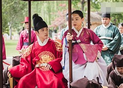 "Anh hậu" Shin Hye Sun vừa làm dâu hoàng gia đã đòi "cấm cửa" nhà vua ở Mr. Queen kì ghê!