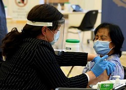 Canada bắt đầu tiêm vaccine Covid-19