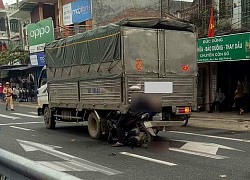 CLIP: Cú vít ga kinh hoàng đoạt mạng người đàn ông và khoảnh khắc lao vào đuôi xe tải gây ám ảnh