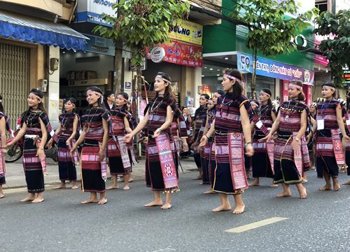 Đẩy mạnh phong trào nông dân thi đua sản xuất giỏi ở vùng đồng bào dân tộc thiểu số