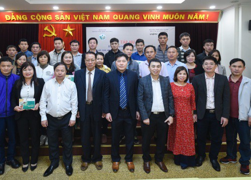 Hà Nội: Cán bộ khuyến nông học trồng rau VietGAP