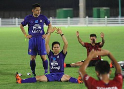 HLV Kiatisuk đối đầu với "thế hệ vàng" bóng đá Việt Nam tại V-League