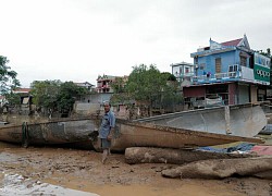 Người đàn ông cứu hàng trăm người trong lũ dữ