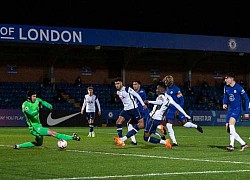 Petr Cech bất ngờ tái xuất ở Chelsea: Mới 2 phút đã sai lầm thủng lưới