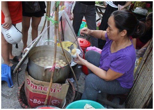 Quán bánh trôi tàu không biển hiệu, 3 tiếng bán "vèo" gần 1000 viên bánh