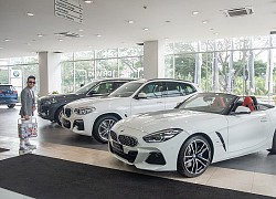 Vừa tậu 3 chiếc BMW có giá hơn 12 tỷ, Minh 'nhựa' đăng ảnh chụp sang chảnh bên cạnh Porsche Cayenne Coupe mới coóng