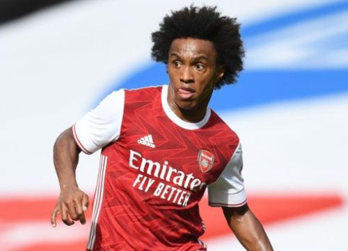 Giám đốc Arsenal bị chỉ trích vì đứng ra bảo vệ Willian