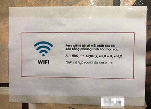 Học sinh giải câu đố để lấy mật khẩu wifi