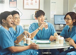 Hospital Playlist phần 2 lại hoãn bấm máy vì dịch bệnh, netizen khóc ròng: Lẽ ra giờ được xem phim rồi đấy!