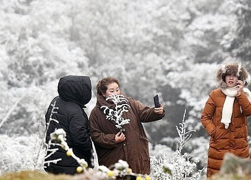 Lên Mẫu Sơn săn tuyết, thú vui của giới trẻ