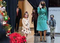 Melania Trump cởi khẩu trang đọc sách cho bệnh nhi