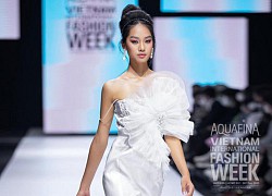 'Người đẹp Thời trang' Thanh Nhàn sải bước quyến rũ trên sàn catwalk