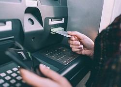 NHNN yêu cầu ưu tiên xử lý các trường hợp ATM 'nuốt' thẻ của khách hàng dịp Tết