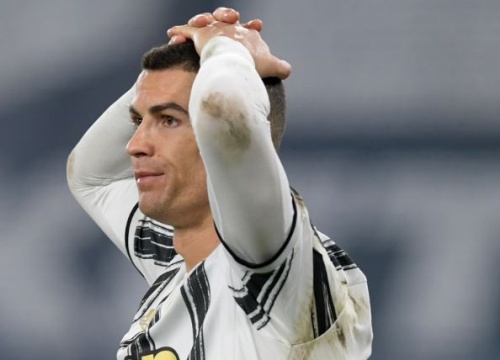 Ronaldo đá hỏng phạt đền ở trận hòa của Juventus