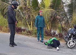 Thanh niên đâm tài xế Grabbike còn đạp liên tục vào xe máy, thách thức CSGT: "Của ai mà không được đập?"