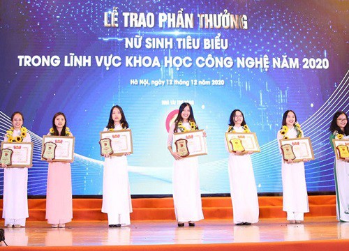 TPHCM: 4 nữ sinh viên tiêu biểu được vinh danh về Khoa học công nghệ