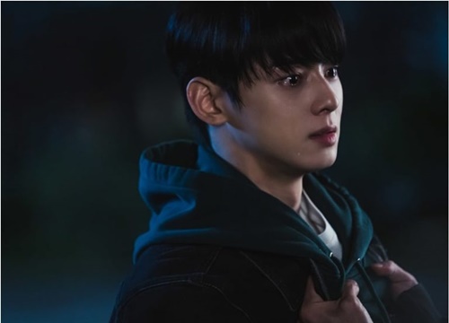 'True Beauty' preview tập 4: Cha Eun Woo mắt đẫm lệ đối đầu Hwang In Yeob, Lee Jae Wook 'nối duyên' Kim Hye Yoon