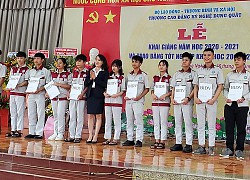 Trường Cao đẳng Kỹ nghệ Dung Quất khai giảng năm học mới và trao bằng tốt nghiệp cho HSSV