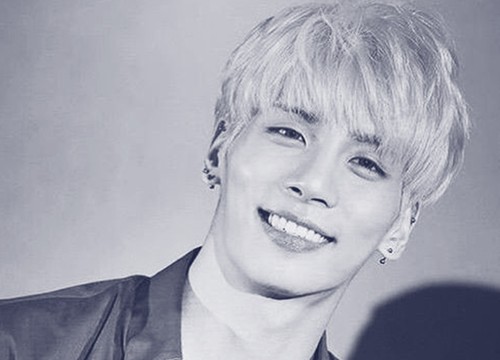 Jonghyun - bi kịch idol tài hoa rung chuyển cả châu Á: Khi 1 người nghệ sĩ ra đi, công chúng mới giật mình bừng tỉnh