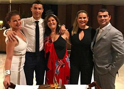 Ronaldo khổ sở vì 2 bà chị chuyên 'vạ miệng'