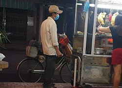 Suất cơm gà 30k nhưng chú bán hàng rong ngập ngừng xin mua 1 hộp chỉ 15k, hành động của cô chủ quán khiến ai cũng xúc động