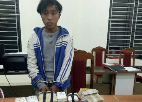 Bắt kẻ vận chuyển 1 bánh heroin, gần 20 nghìn viên ma túy tổng hợp