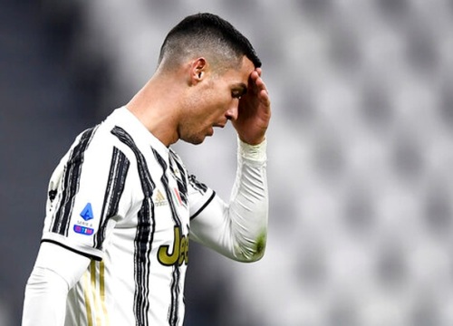 C.Ronaldo không cứu được Juventus khỏi trận thảm bại trước Fiorentina