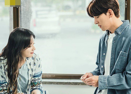 Ji Chang Wook - Kim Ji Won "phát đường" suốt tập 1 Lovestruck In The City, xem mà ghen giùm Park Seo Joon