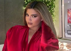 Kylie Jenner bị đám đông chặn xe, gào thét gọi là "quái vật" khi vừa bước ra khỏi cửa hàng, chuyện gì đây?