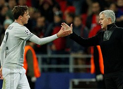 Mourinho ra tay, Tottenham "bắt cóc" Lindelof