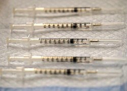 Mức bồi thường tác dụng phụ của vaccine COVID-19 &#8216;thấp đáng kinh ngạc&#8217;