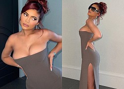 Nữ tỷ phú Kylie Jenner phô ngực đầy 'bốc lửa'