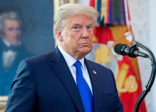 Trump đồng loạt ân xá 15 người