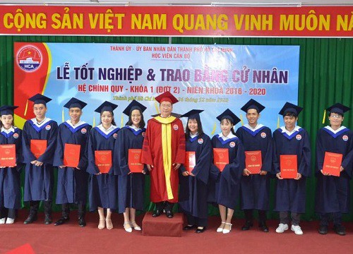 135 sinh viên Học viện Cán bộ TPHCM nhận bằng tốt nghiệp