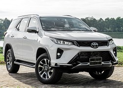 Giá xe ô tô hôm nay 26/12: Toyota Fortuner dao động từ 995 &#8211; 1.426 triệu đồng