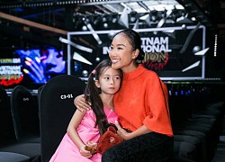 Mẹ con Đoan Trang cùng biểu diễn trên sân khấu Vietnam International Fashion Festival