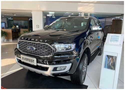 Ford Everest mới giảm giá gần 100 triệu đồng