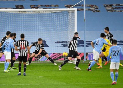 Thắng Newcastle, Man City áp sát vị trí của Man Utd