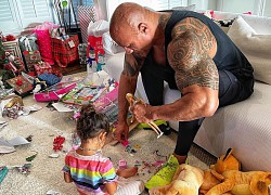 The Rock đăng ảnh bên con gái trong kỳ nghỉ Giáng sinh